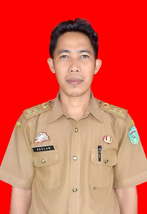 KEPALA SMP NEGERI 1 TOMONI